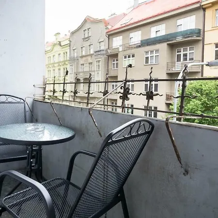 Apartamento Four Year Seasons - Walkable To Centre, Metro And Riverside *
