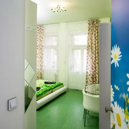 Four Year Seasons - Walkable To Centre, Metro And Riverside Praga