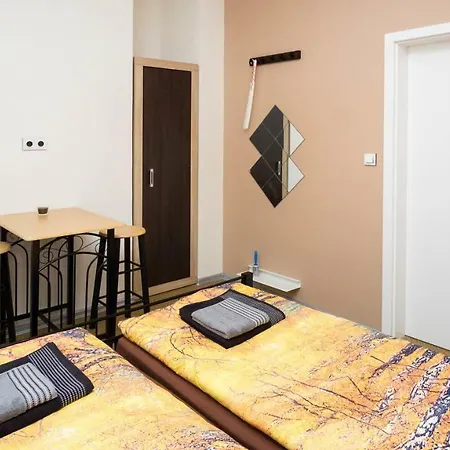 Four Year Seasons - Walkable To Centre, Metro And Riverside Apartment Prague