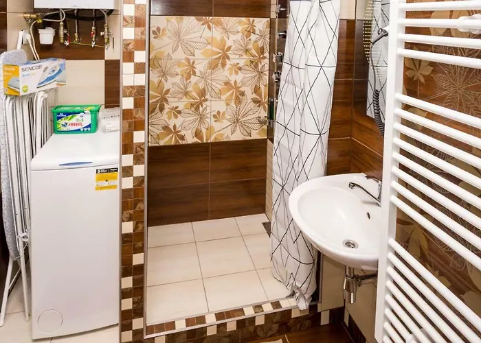 Apartment Four Year Seasons - Walkable To Centre, Metro And Riverside